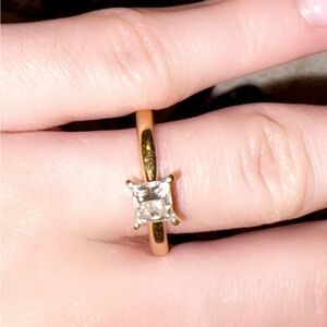 18k Yellow Gold Engagement Ring